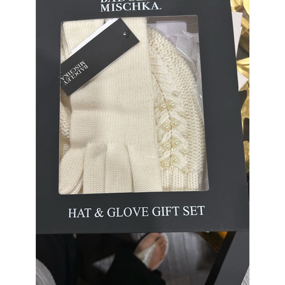 Bagley Mischka hat and glove set, off-white, NWT, retails for $115 - Picture 1 of 1